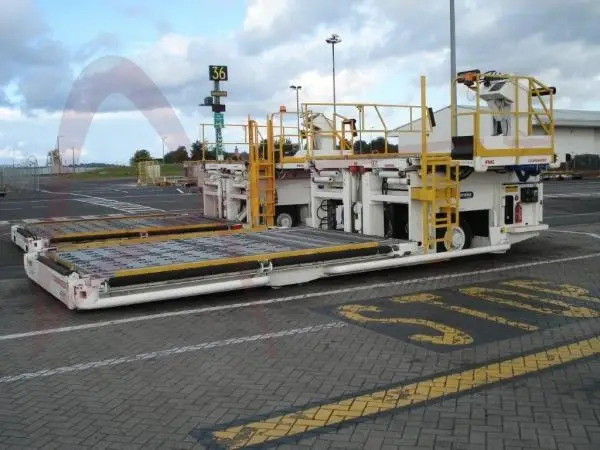 JBT AEROTECH COMMANDER 15iW - Aircraft cargo loader: picture 3 JBT AEROTECH COMMANDER 15iW - Aircraft cargo loader: picture 3