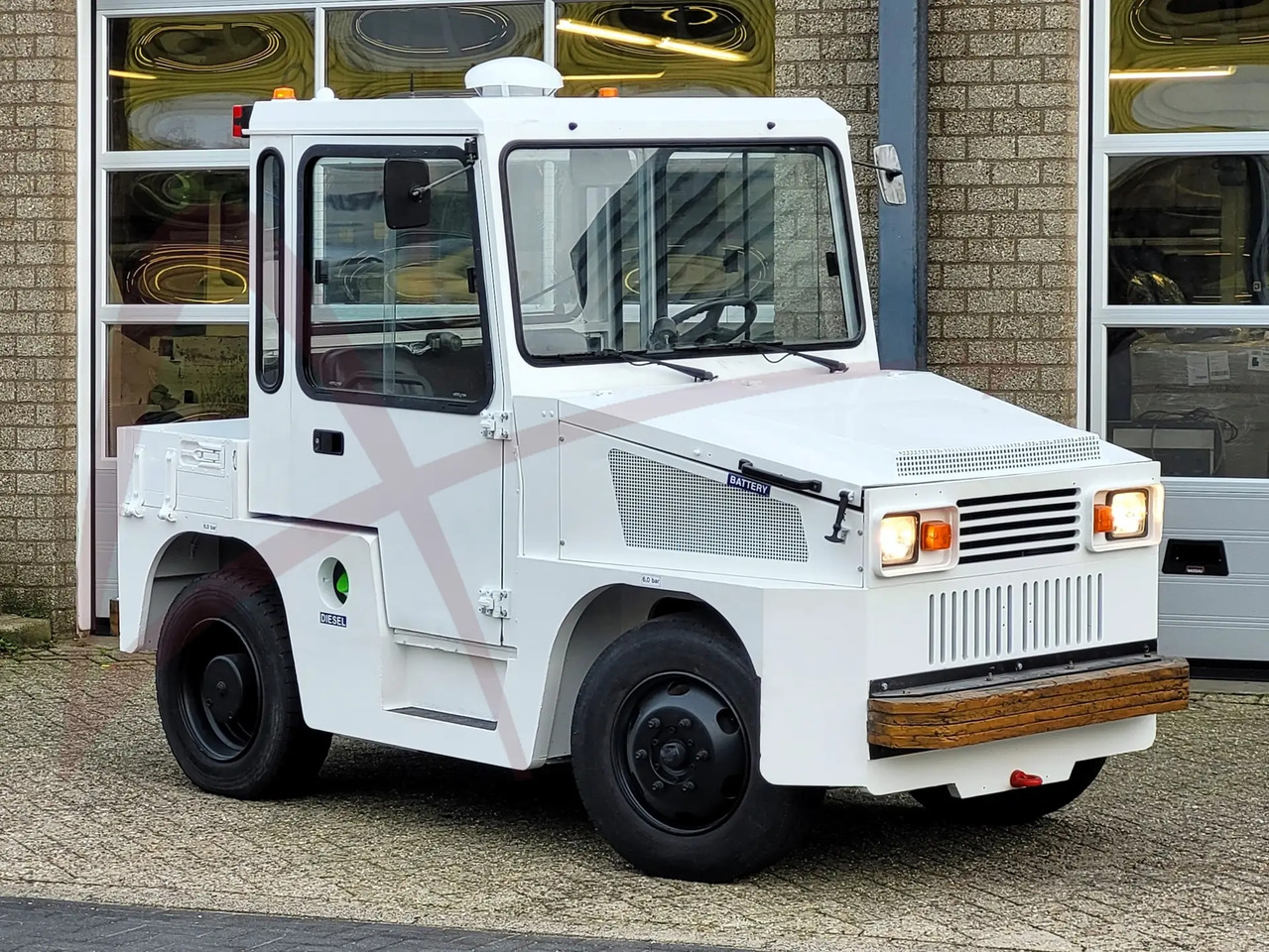 ROFAN ZD6 - Baggage tractor: picture 2 ROFAN ZD6 - Baggage tractor: picture 2