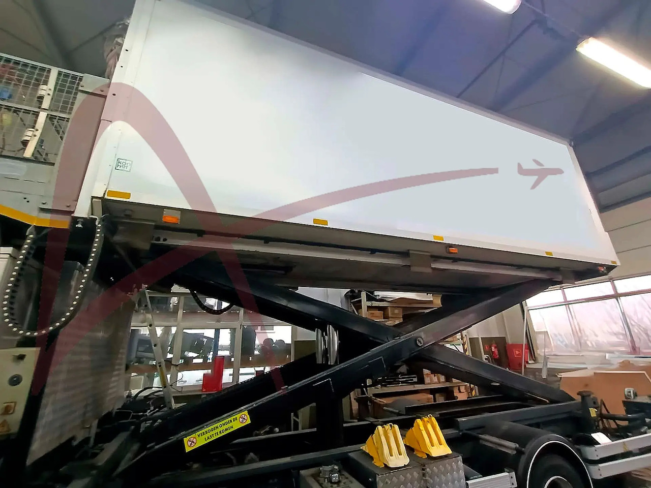 TLD CH BM-5,9 - Airport catering truck: picture 4 TLD CH BM-5,9 - Airport catering truck: picture 4