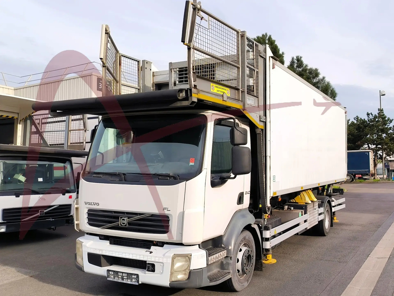 TLD CH BM-5,9 - Airport catering truck: picture 1 TLD CH BM-5,9 - Airport catering truck: picture 1