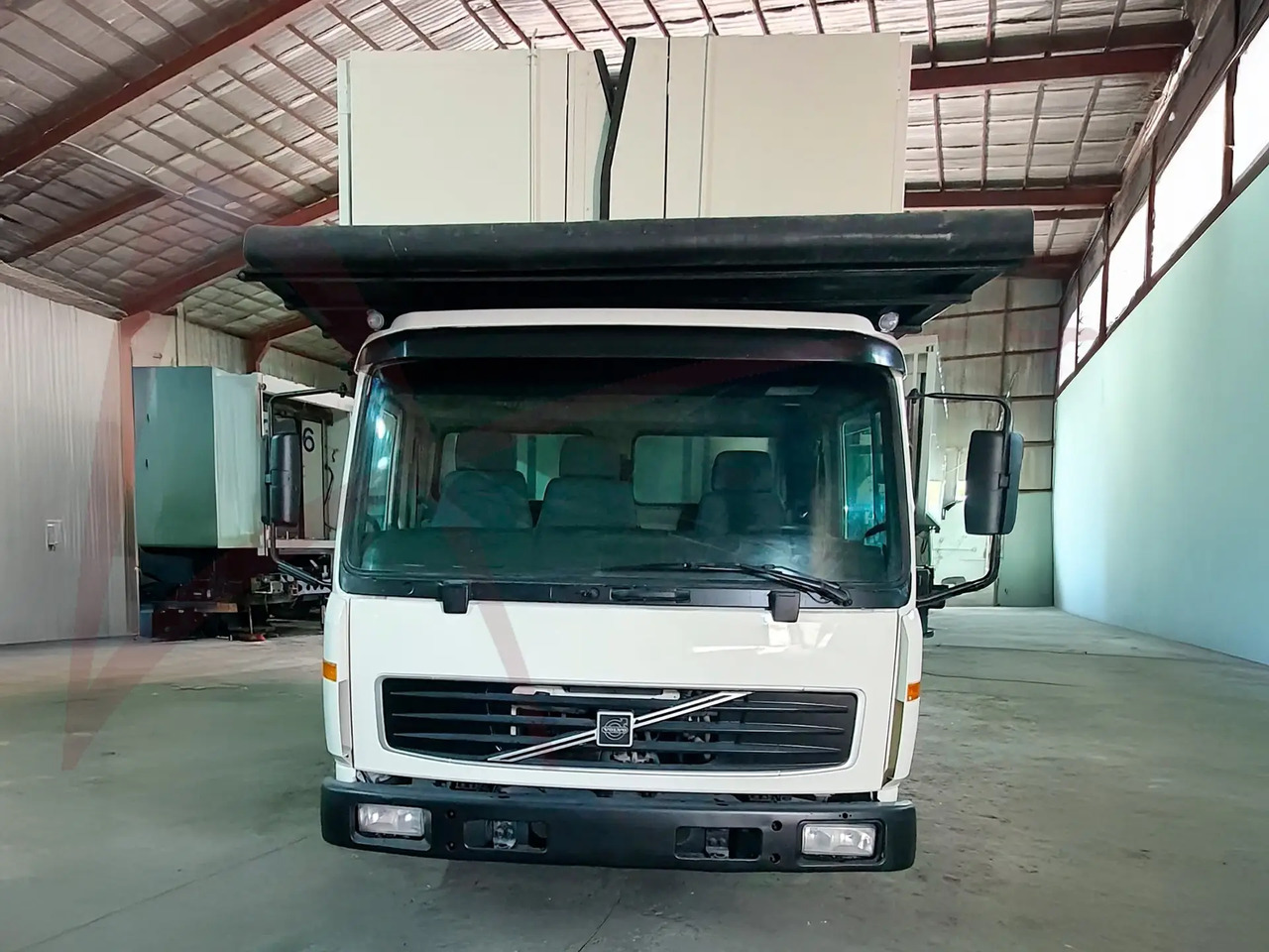 VOLVO AEROLIFT-B-VO/FL616H - Airport catering truck: picture 4 VOLVO AEROLIFT-B-VO/FL616H - Airport catering truck: picture 4