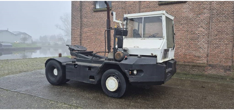 Terberg trt89 4x4 terminal trekker tractor port truck - Terminal tractor: picture 1 Terberg trt89 4x4 terminal trekker tractor port truck - Terminal tractor: picture 1