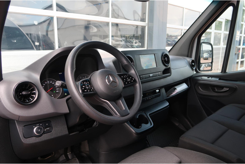 Mercedes-Benz Sprinter 317 1.9 CDI L2H2 AUT/ CAMERA/ LED/ CRUISE/ CLIMA/ MBUX - Panel van: picture 2 Mercedes-Benz Sprinter 317 1.9 CDI L2H2 AUT/ CAMERA/ LED/ CRUISE/ CLIMA/ MBUX - Panel van: picture 2