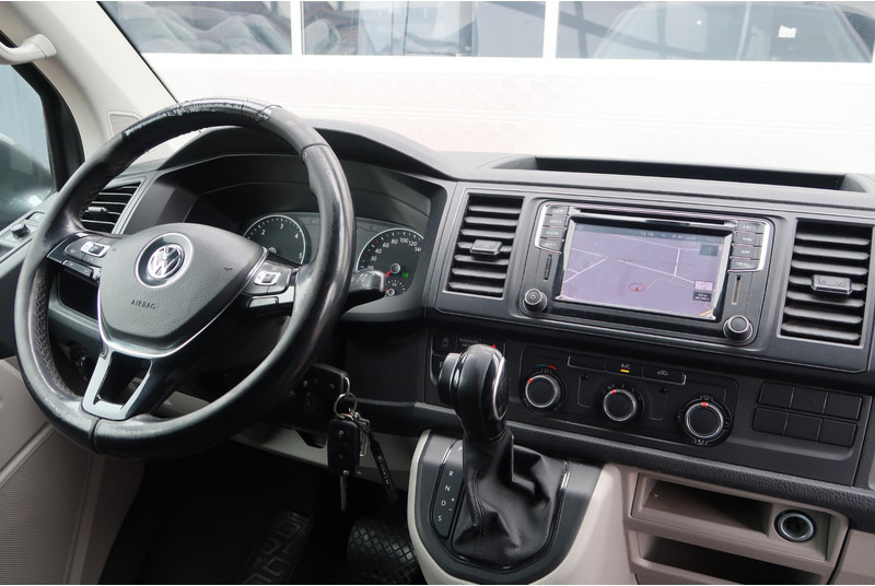 Volkswagen Transporter 2.0 TDI L1H1 Highline AUT/ LED/ ACC/ 2X DEUR/ NAVI/ AIRCO/ TREKHAAK - Small van: picture 5 Volkswagen Transporter 2.0 TDI L1H1 Highline AUT/ LED/ ACC/ 2X DEUR/ NAVI/ AIRCO/ TREKHAAK - Small van: picture 5