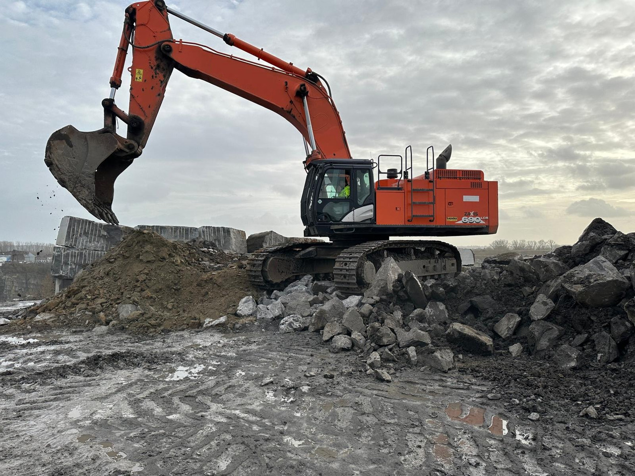 Hitachi ZX690 LCR - 6 - Crawler excavator: picture 1 Hitachi ZX690 LCR - 6 - Crawler excavator: picture 1
