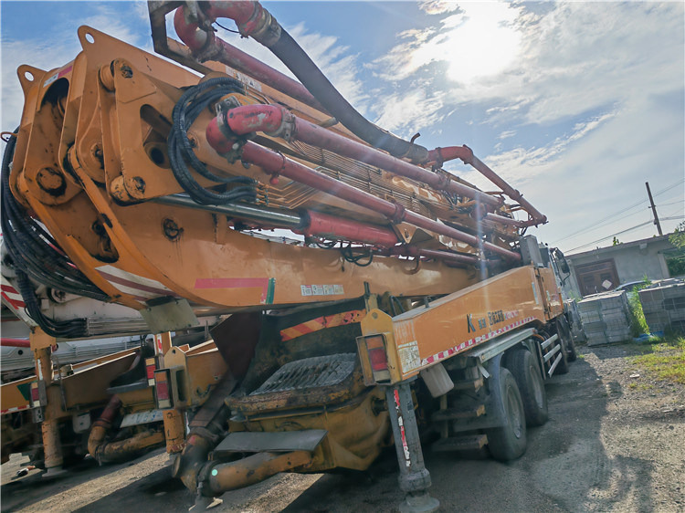 XCMG Official Hb60K 2016 Year Used 56m Truck-Mounted Concrete Pump Truck for Sale - Concrete pump truck: picture 3 XCMG Official Hb60K 2016 Year Used 56m Truck-Mounted Concrete Pump Truck for Sale - Concrete pump truck: picture 3