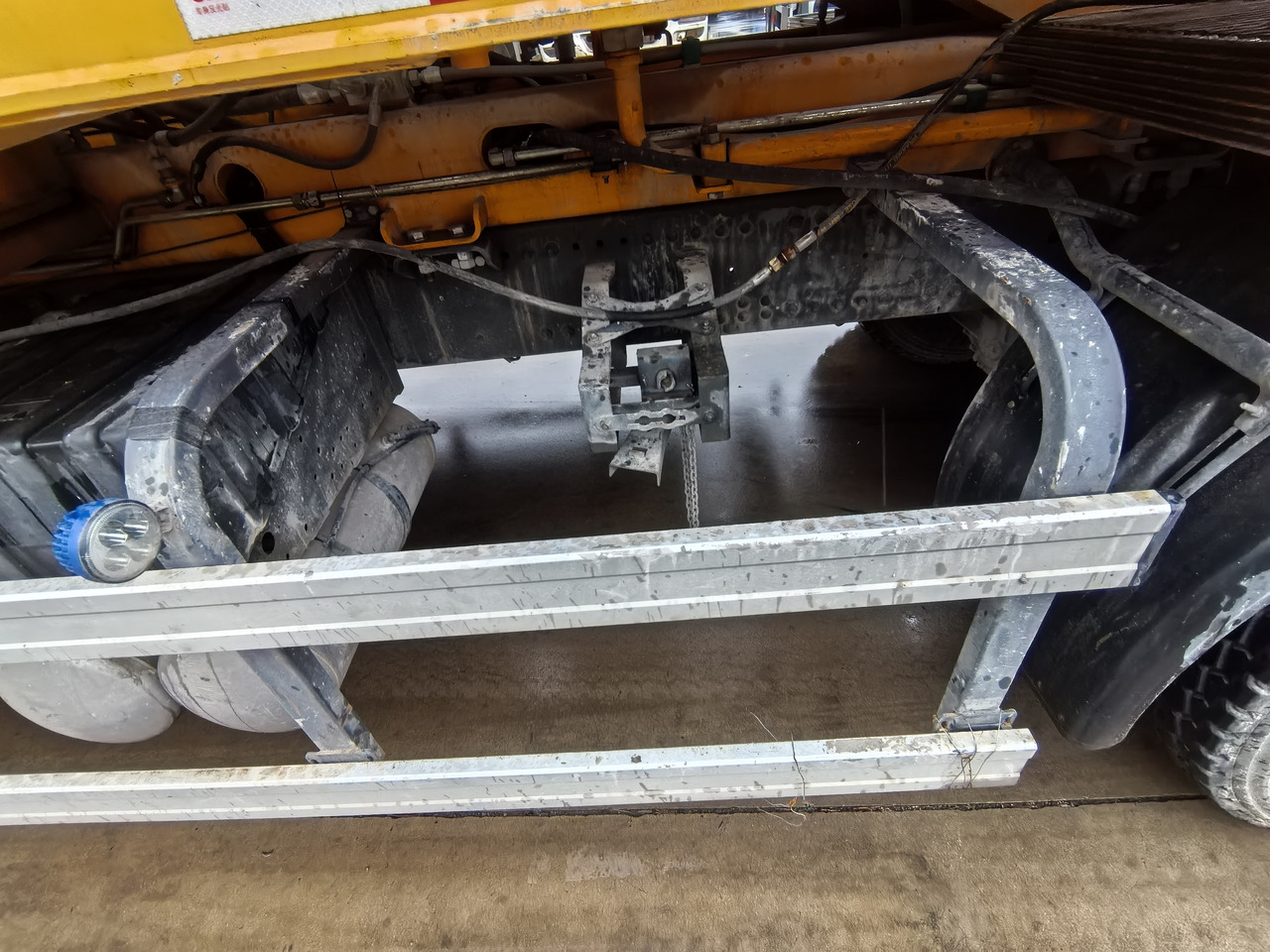 Concrete pump truck XCMG Official Second Hand Concrete Pump Machine HB65V 65m Concrete Boom Pump Truck Price List: picture 12