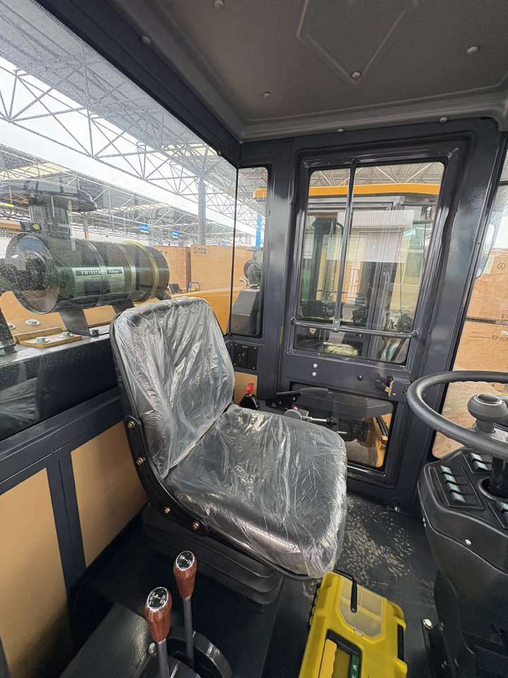 XCMG XS600J 6 ton small single drum Vibratory road Roller - Road roller: picture 5 XCMG XS600J 6 ton small single drum Vibratory road Roller - Road roller: picture 5