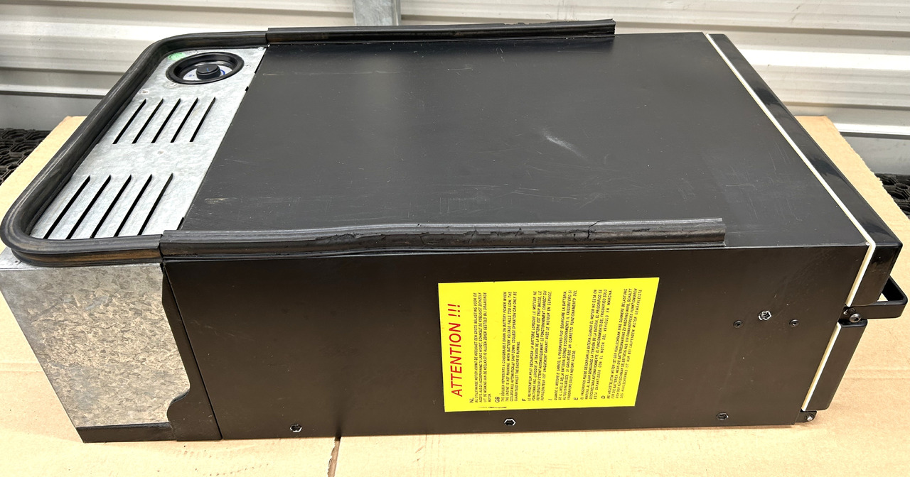 DAF REFRIGERATOR FOR DAF XF 106 - Universal part: picture 1 DAF REFRIGERATOR FOR DAF XF 106 - Universal part: picture 1