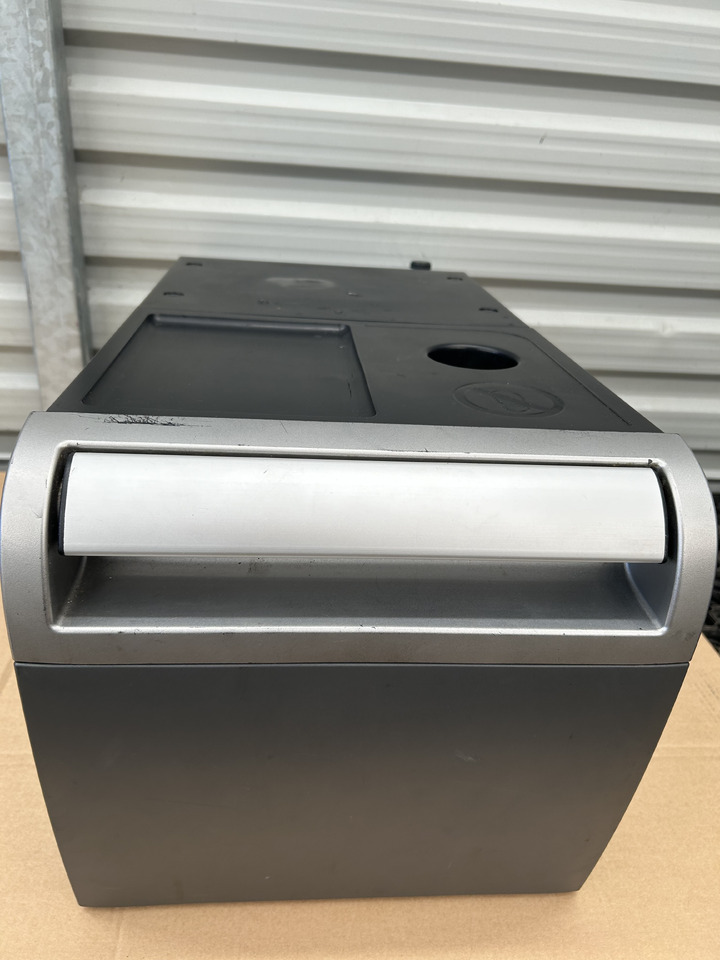 DAF REFRIGERATOR FOR DAF XF 106 - Universal part: picture 1 DAF REFRIGERATOR FOR DAF XF 106 - Universal part: picture 1
