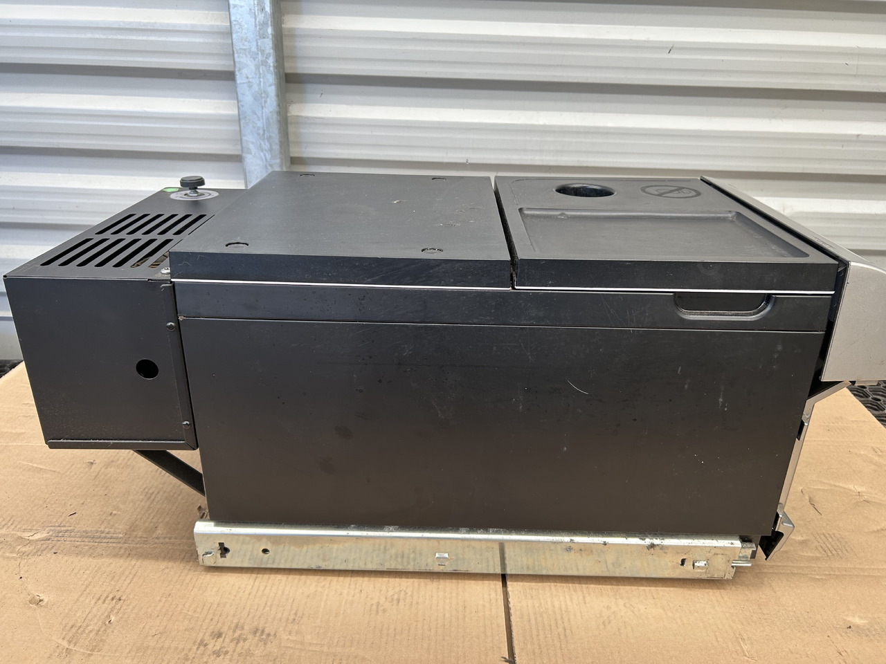 DAF REFRIGERATOR FOR DAF XF 106 - Universal part: picture 2 DAF REFRIGERATOR FOR DAF XF 106 - Universal part: picture 2