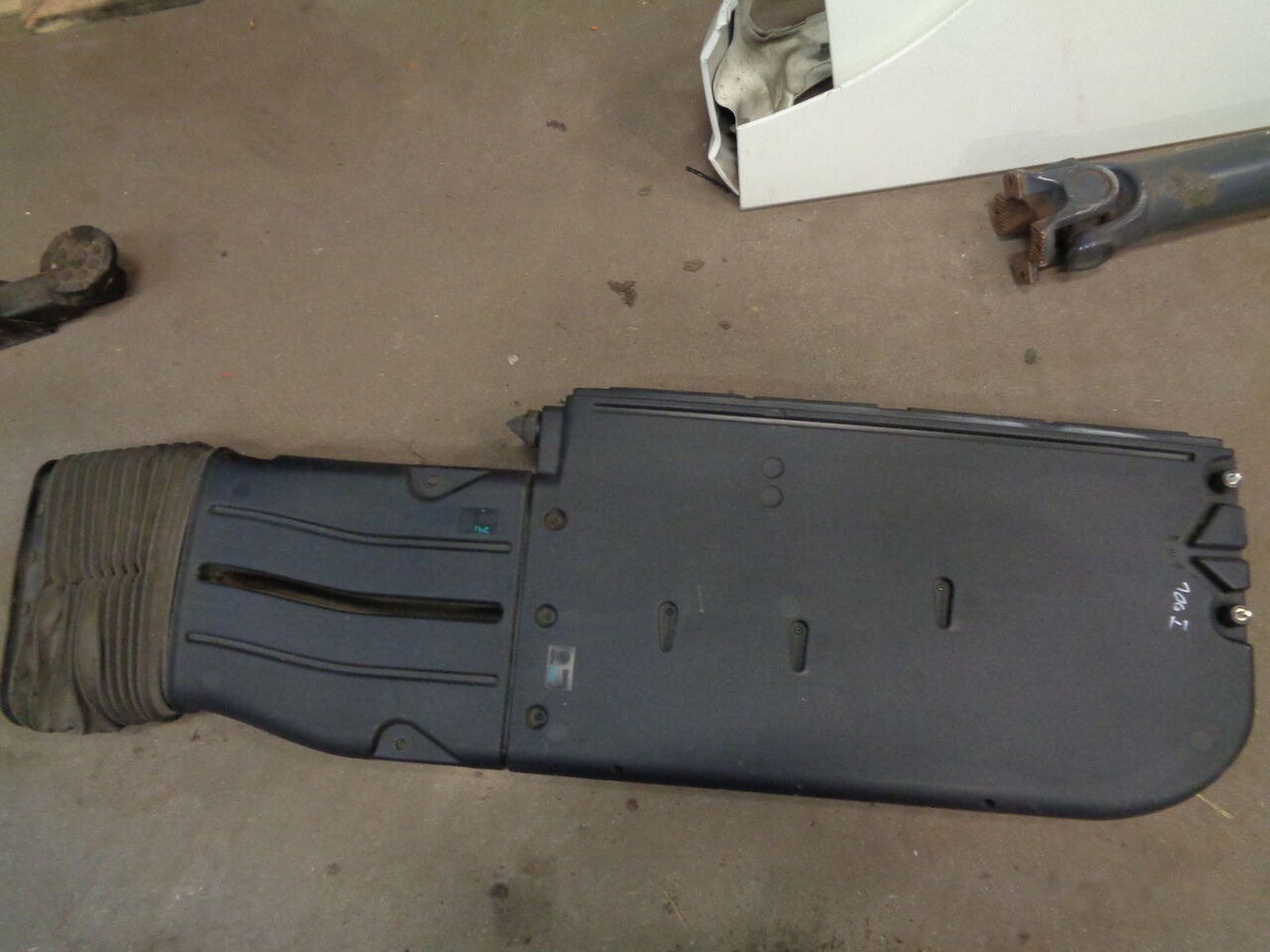 DAF XF 106 Komin Powietrza DAF XF 106 1935598 DAF XF 106 truck - Body and exterior for Truck: picture 4 DAF XF 106 Komin Powietrza DAF XF 106 1935598 DAF XF 106 truck - Body and exterior for Truck: picture 4