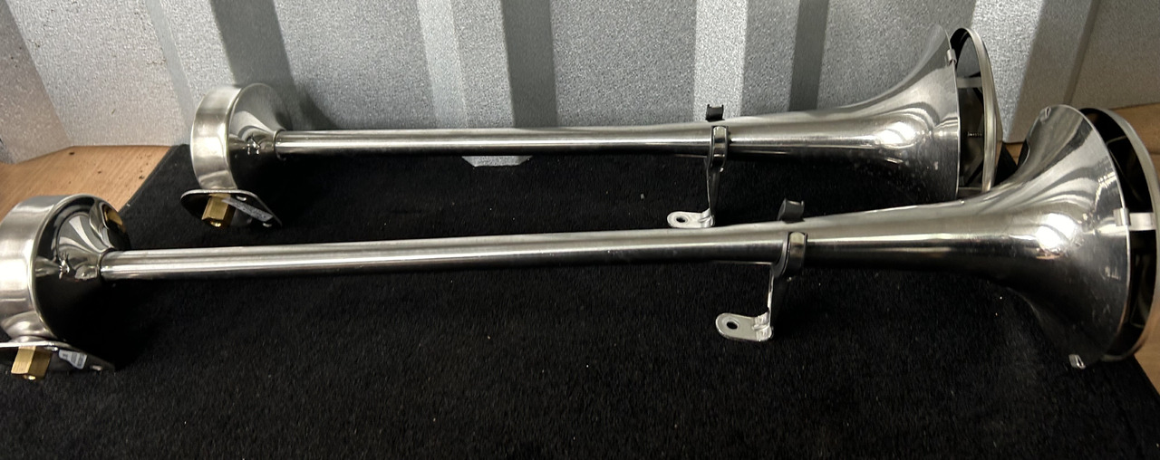 FIAMM 2 TRUMPETS, SHORT + LONG + ASSEMBLY KIT FIAMM, ORIGINAL FOR MERCEDES ACTROS MP5 - Universal part: picture 2 FIAMM 2 TRUMPETS, SHORT + LONG + ASSEMBLY KIT FIAMM, ORIGINAL FOR MERCEDES ACTROS MP5 - Universal part: picture 2