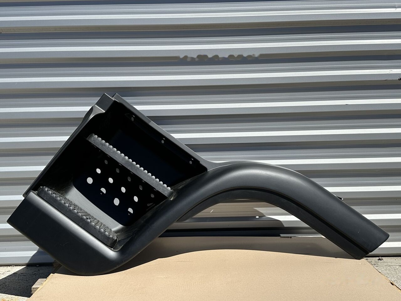 IVECO EUROCARGO 504039203 IVECO 504039203 - Footstep for Truck: picture 1 IVECO EUROCARGO 504039203 IVECO 504039203 - Footstep for Truck: picture 1
