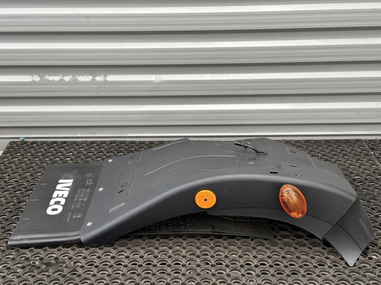 IVECO EUROCARGO 5801551254 IVECO 5801551254 R - Fender for Truck: picture 2 IVECO EUROCARGO 5801551254 IVECO 5801551254 R - Fender for Truck: picture 2