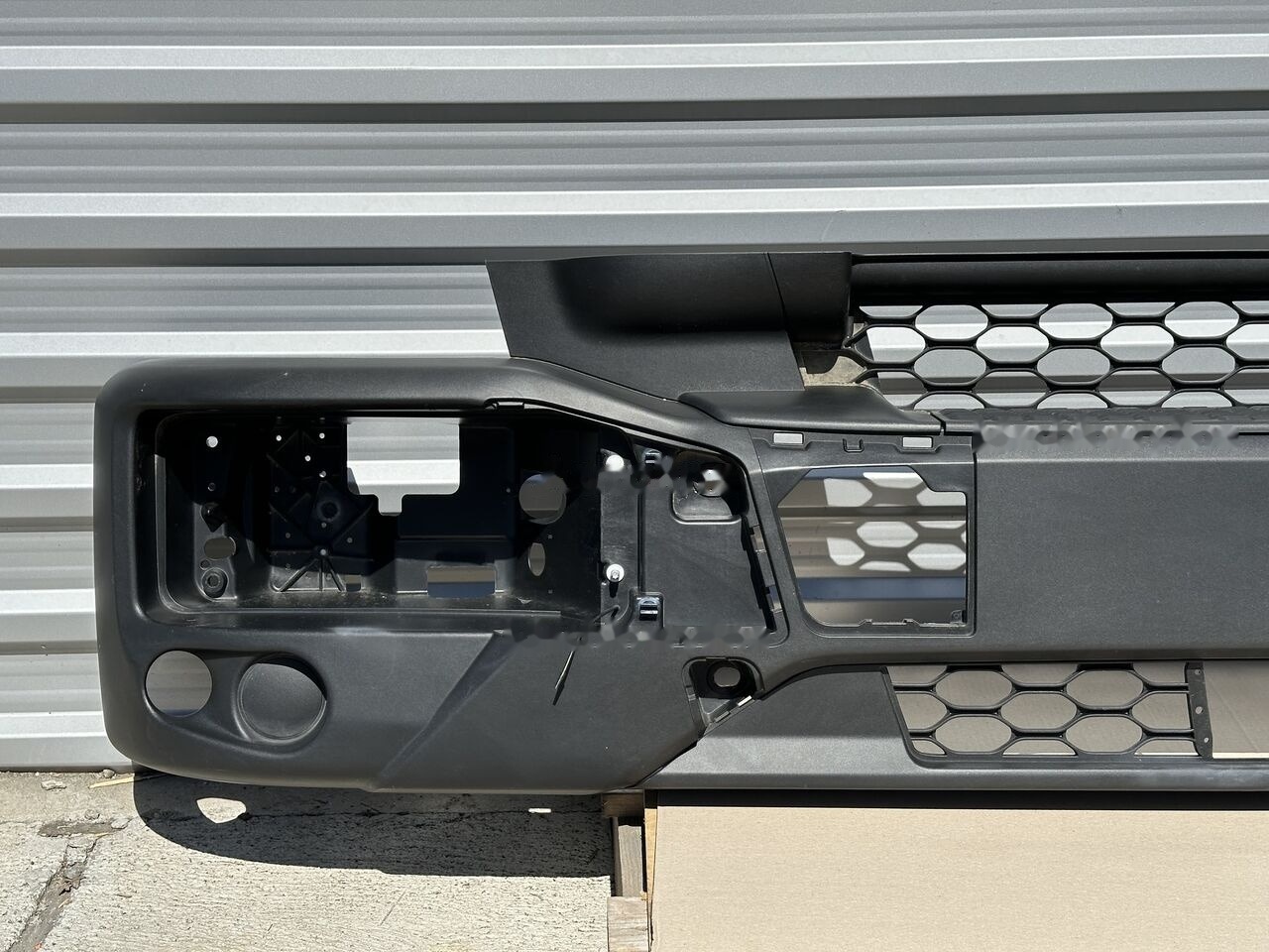 IVECO EUROCARGO 5801696199 IVECO 5801696199 - Bumper for Truck: picture 2 IVECO EUROCARGO 5801696199 IVECO 5801696199 - Bumper for Truck: picture 2