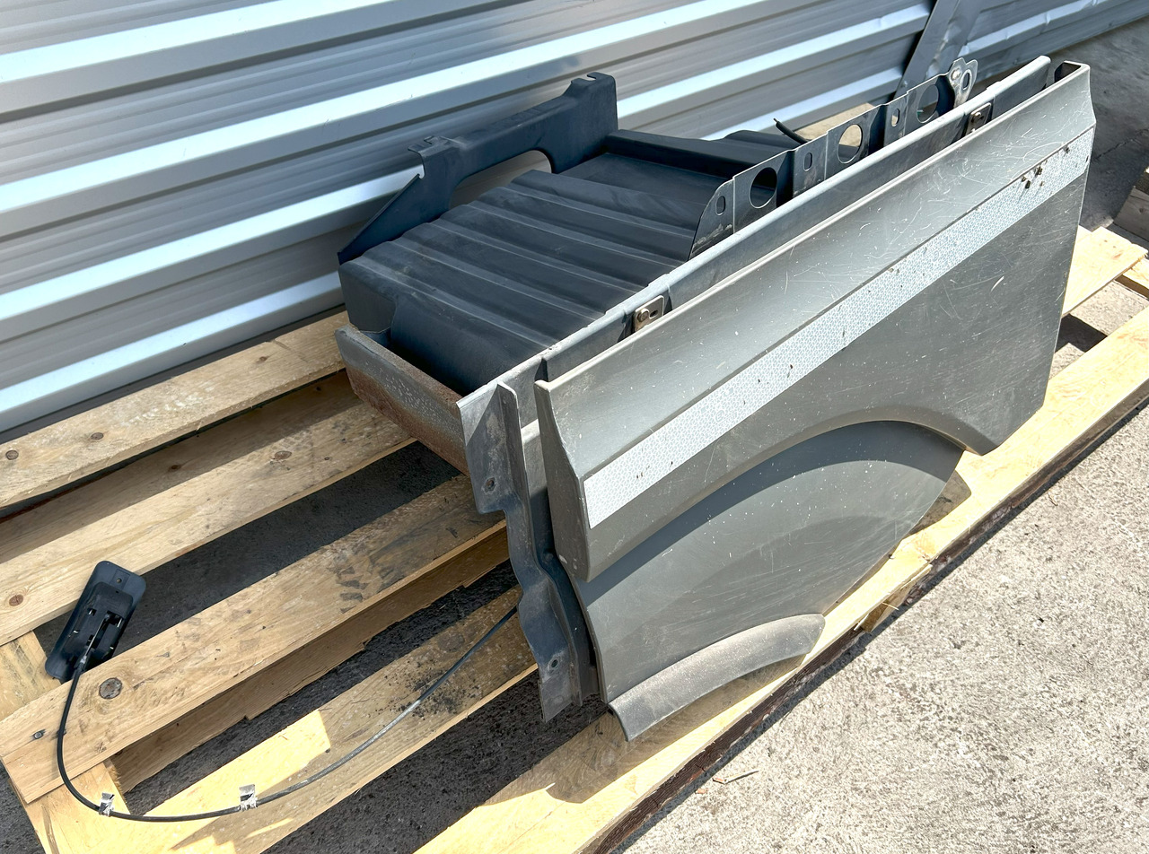 MERCEDES ACTROS MP4 STORAGE COMPARTMENT EXTENSION OF THE STEPS LEFT - Universal part: picture 2 MERCEDES ACTROS MP4 STORAGE COMPARTMENT EXTENSION OF THE STEPS LEFT - Universal part: picture 2