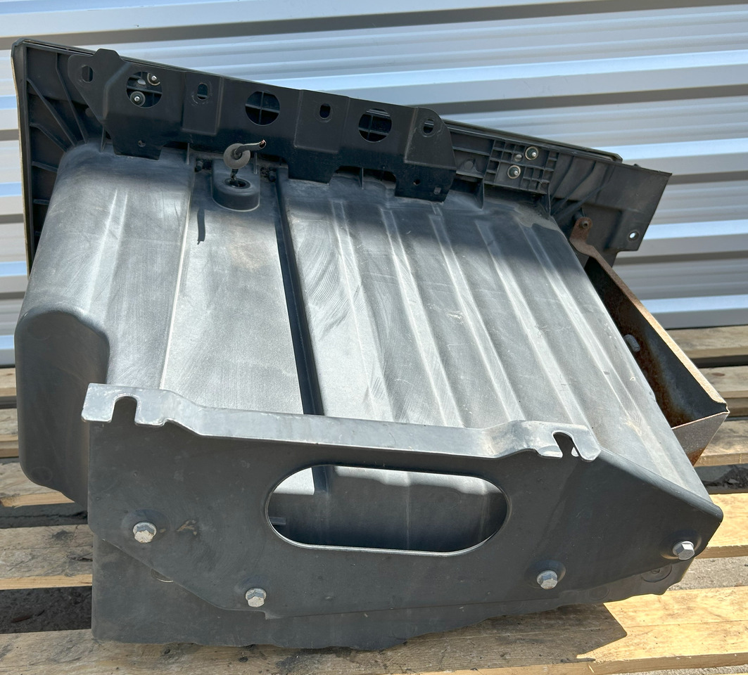 MERCEDES ACTROS MP4 STORAGE COMPARTMENT EXTENSION OF THE STEPS LEFT - Universal part: picture 5 MERCEDES ACTROS MP4 STORAGE COMPARTMENT EXTENSION OF THE STEPS LEFT - Universal part: picture 5