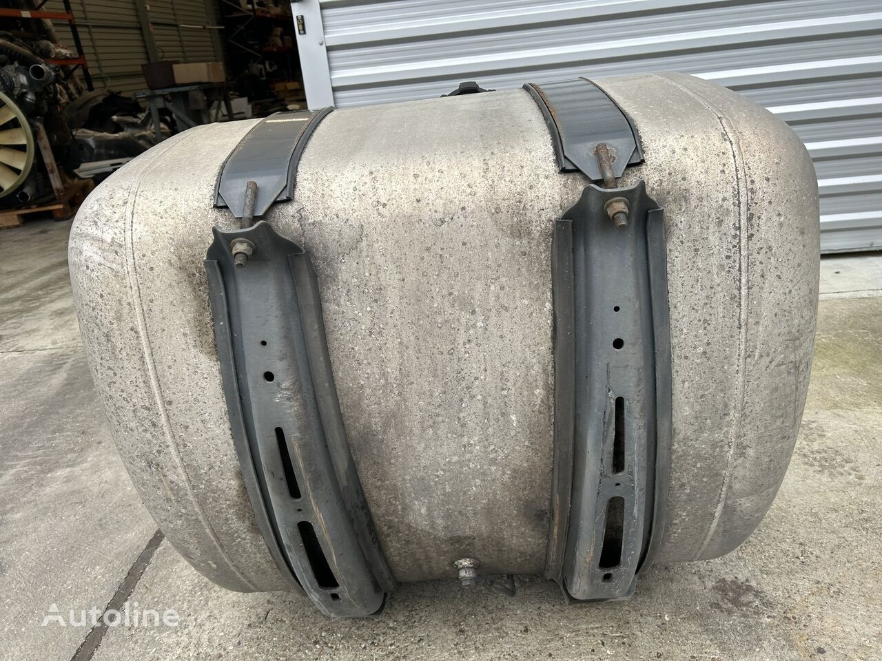 Mercedes-Benz 330L Mercedes-Benz ACTROS MP4 truck - Fuel tank for Truck: picture 4 Mercedes-Benz 330L Mercedes-Benz ACTROS MP4 truck - Fuel tank for Truck: picture 4