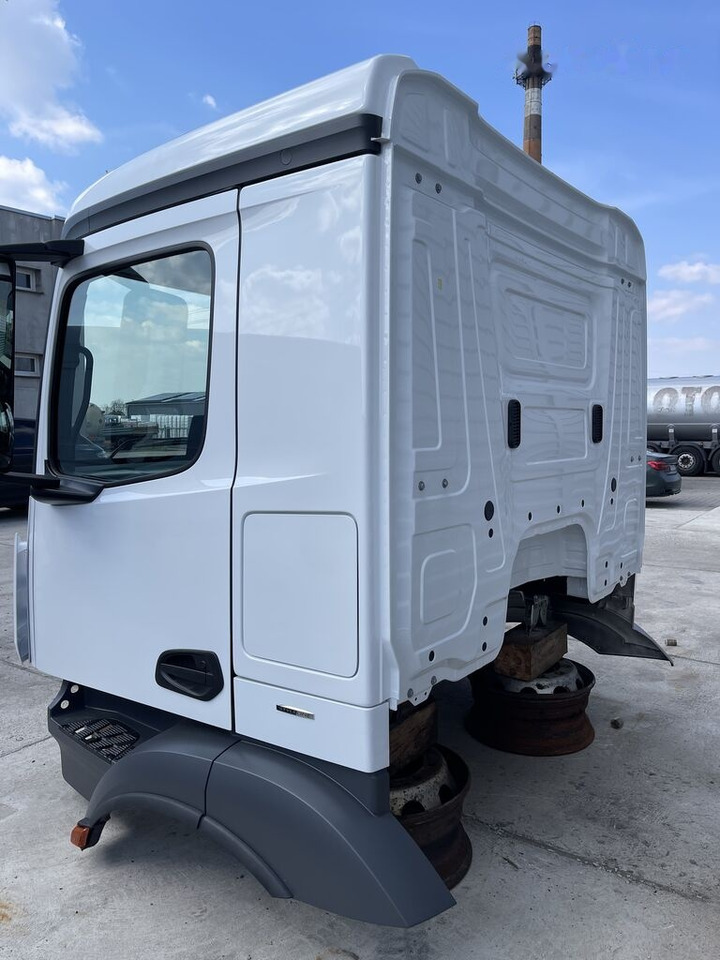 Mercedes-Benz ANTOS AXOR MP4 A9607202103 for Mercedes-Benz ANTOS AXOR MP4 CLASSIC - Door and parts: picture 2 Mercedes-Benz ANTOS AXOR MP4 A9607202103 for Mercedes-Benz ANTOS AXOR MP4 CLASSIC - Door and parts: picture 2