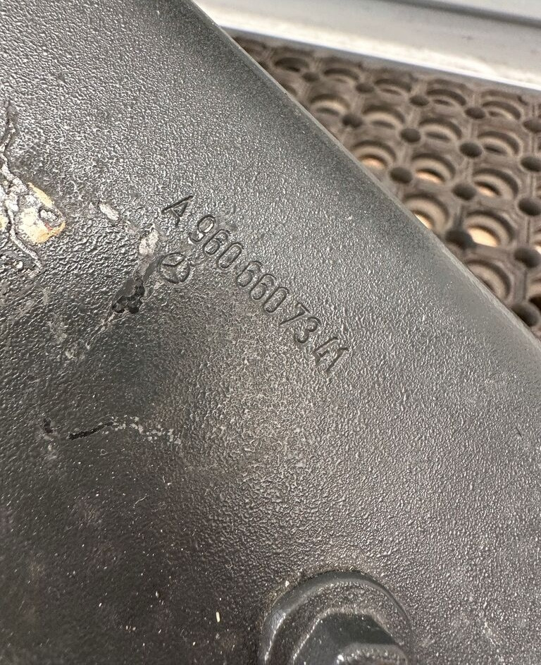 MOCOWANIE STOPNICY DOLNEJ LEWY PRZÓD A9606607341 Mercedes-Benz ACTROS MP4 A9606607341 truck - Spare parts for Truck: picture 2 MOCOWANIE STOPNICY DOLNEJ LEWY PRZÓD A9606607341 Mercedes-Benz ACTROS MP4 A9606607341 truck - Spare parts for Truck: picture 2