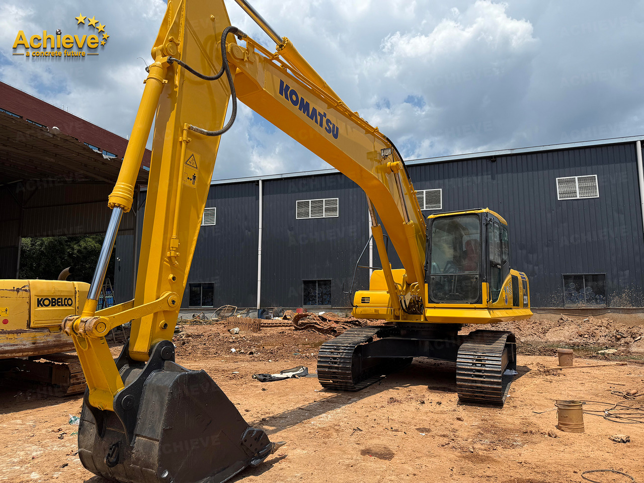 Komatsu PC220-8 1m³ 22tons SAA6D107E-1 110KW 400L【ACHIEVE】 TOP CONDITION!!! - Crawler excavator: picture 3 Komatsu PC220-8 1m³ 22tons SAA6D107E-1 110KW 400L【ACHIEVE】 TOP CONDITION!!! - Crawler excavator: picture 3