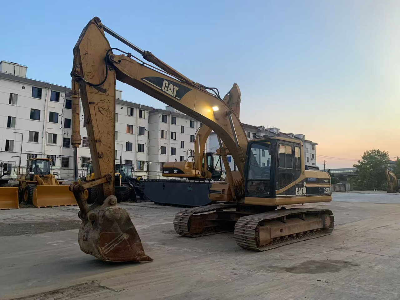 CATERPILLAR Tracked Excavator 20 ton Excavator CAT 320B, 320BL - Crawler excavator: picture 2 CATERPILLAR Tracked Excavator 20 ton Excavator CAT 320B, 320BL - Crawler excavator: picture 2