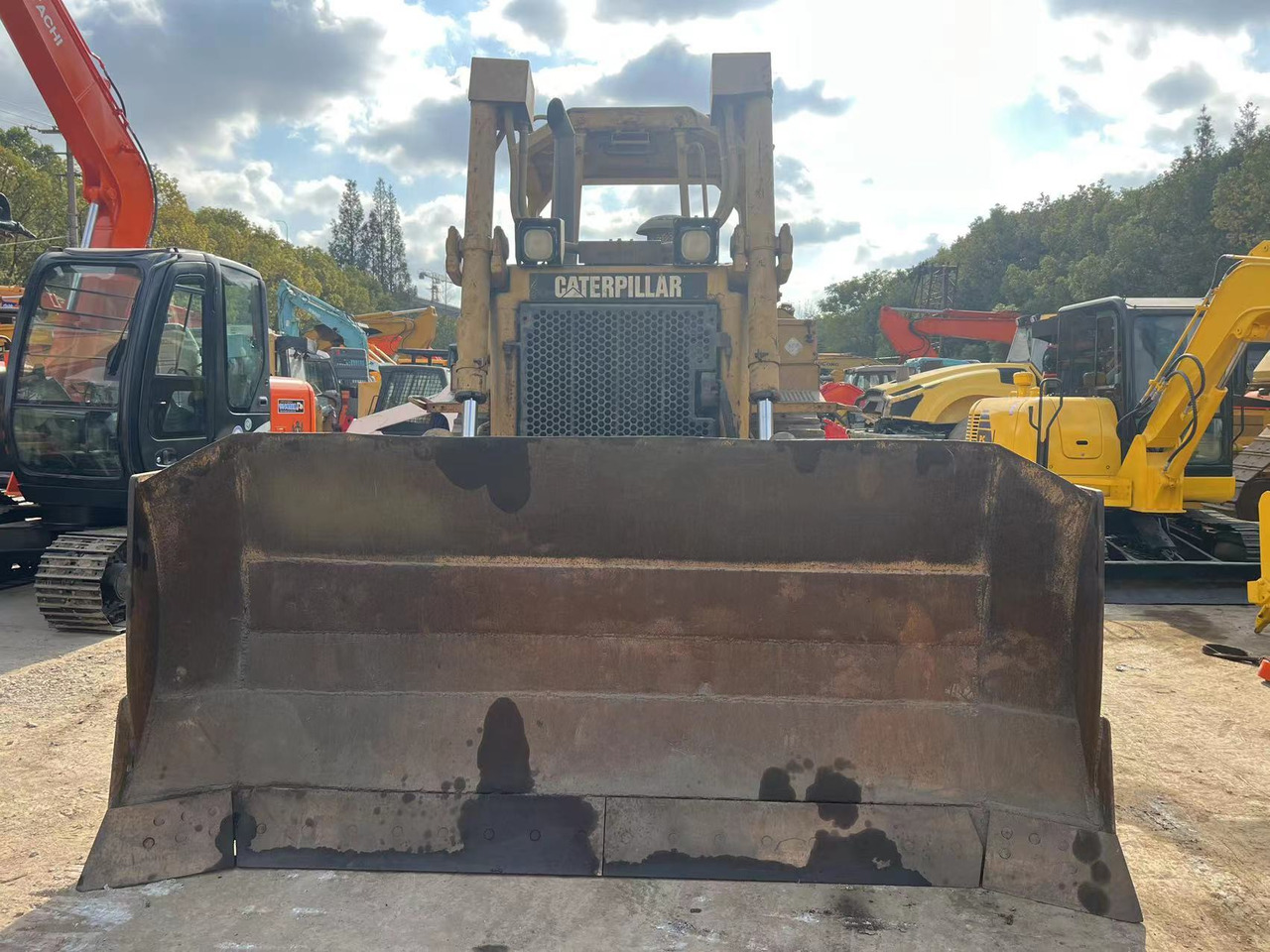 Caterpillar Original Condition CAT D6R bulldozer with Rippers - Bulldozer: picture 3 Caterpillar Original Condition CAT D6R bulldozer with Rippers - Bulldozer: picture 3