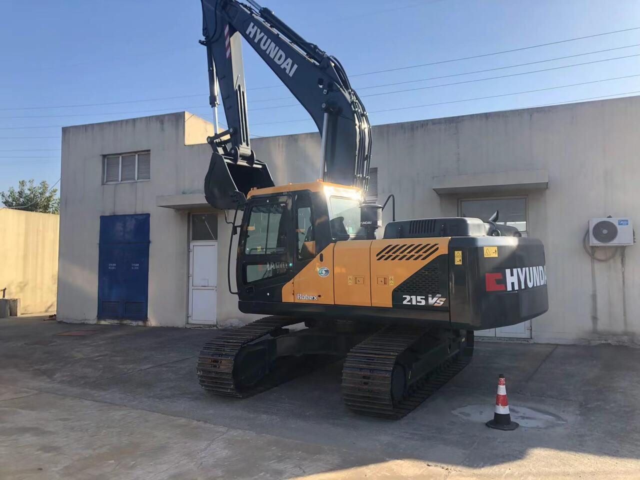 HYUNDAI 215VS Brand new - Crawler excavator: picture 3 HYUNDAI 215VS Brand new - Crawler excavator: picture 3