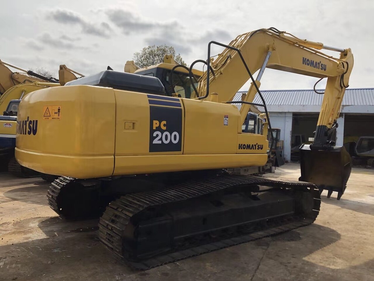 KOMATSU construction excavator Komatsu PC200, PC220 for sale - Crawler excavator: picture 5 KOMATSU construction excavator Komatsu PC200, PC220 for sale - Crawler excavator: picture 5