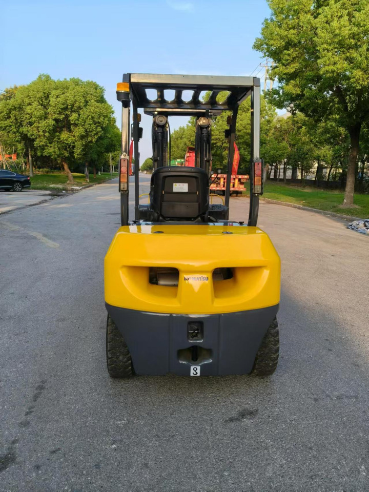 Komatsu Forklift 3 ton Capacity FD30-15, FD30-16, FD30-17 - Diesel forklift: picture 5 Komatsu Forklift 3 ton Capacity FD30-15, FD30-16, FD30-17 - Diesel forklift: picture 5
