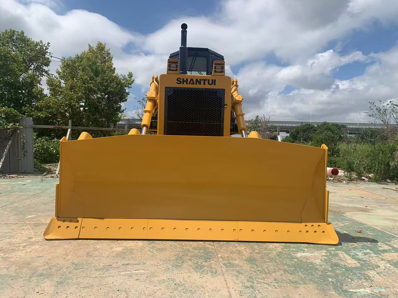 SHANTUI Bulldozer SD22, SD32, SD16 Secondhand Condition - Bulldozer: picture 1 SHANTUI Bulldozer SD22, SD32, SD16 Secondhand Condition - Bulldozer: picture 1