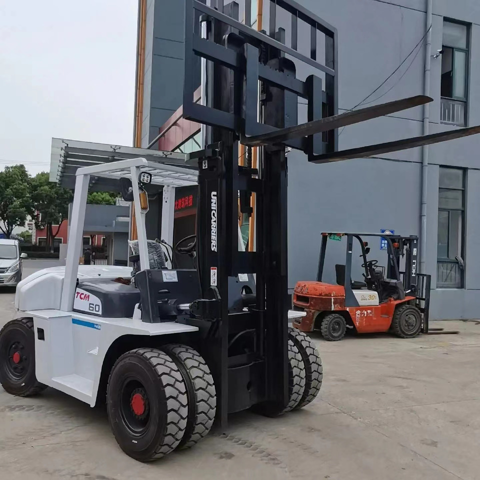 TCM 6 ton Diesel Forklift FD60 with Fork Positioner - Diesel forklift: picture 3 TCM 6 ton Diesel Forklift FD60 with Fork Positioner - Diesel forklift: picture 3