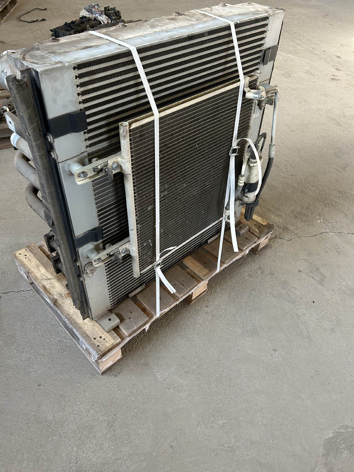 Volvo EW140C - Oil cooler for Wheel excavator: picture 2 Volvo EW140C - Oil cooler for Wheel excavator: picture 2