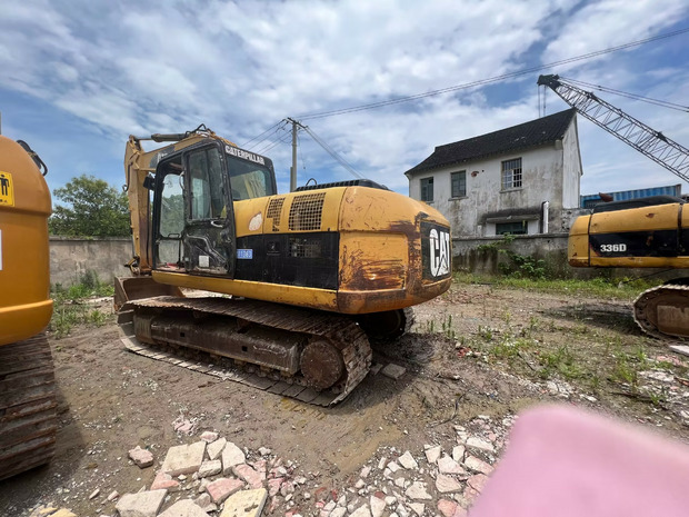 Crawler excavator 2020 Caterpillar 320D: picture 14