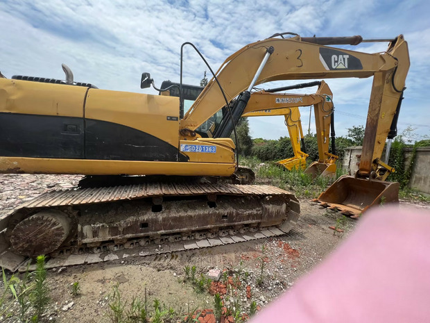 Crawler excavator 2020 Caterpillar 320D: picture 12