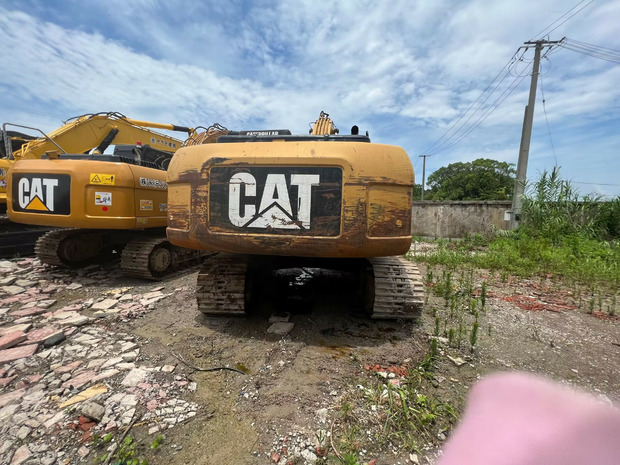 Crawler excavator 2020 Caterpillar 320D: picture 6