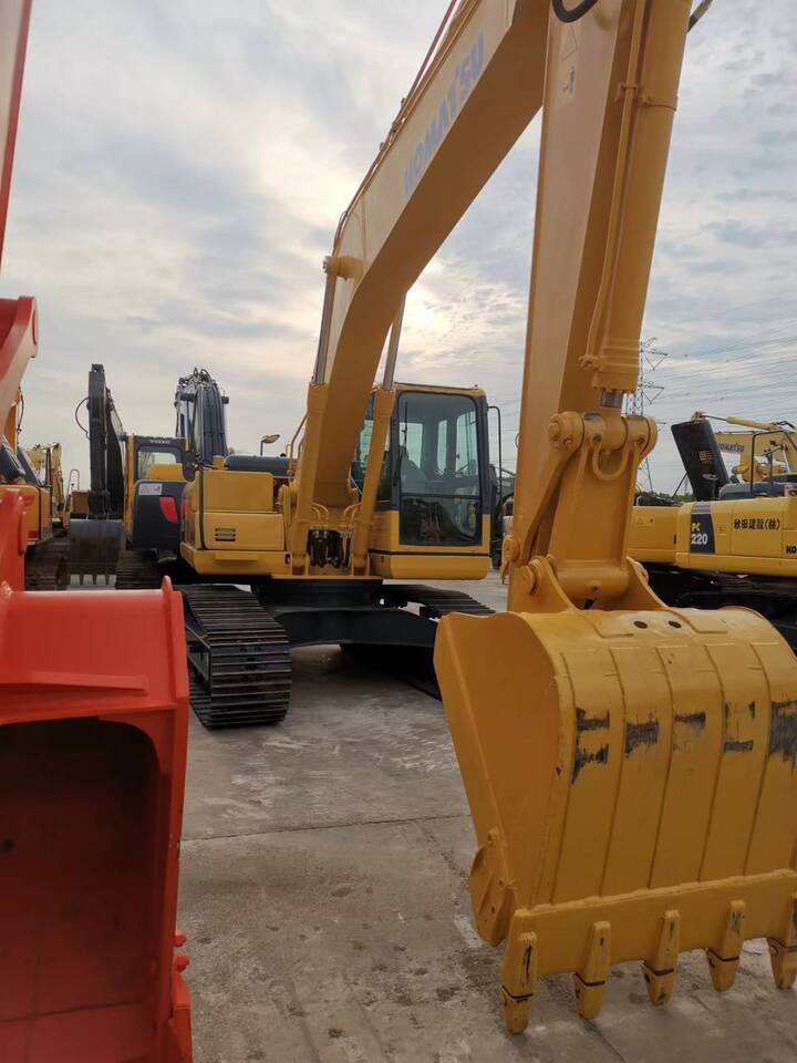 Komatsu PC200-8 - Crawler excavator: picture 2 Komatsu PC200-8 - Crawler excavator: picture 2