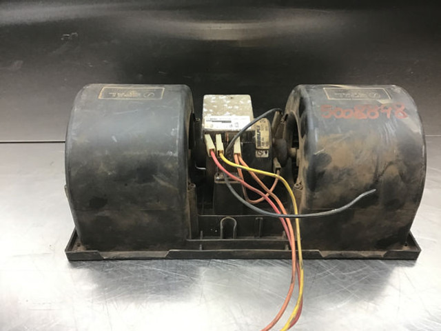Liebherr A310 / A312 Li / A316 Li / R310 / R312 / R900 / R966 / R970 / R976 / R980 - Blower motor: picture 1 Liebherr A310 / A312 Li / A316 Li / R310 / R312 / R900 / R966 / R970 / R976 / R980 - Blower motor: picture 1