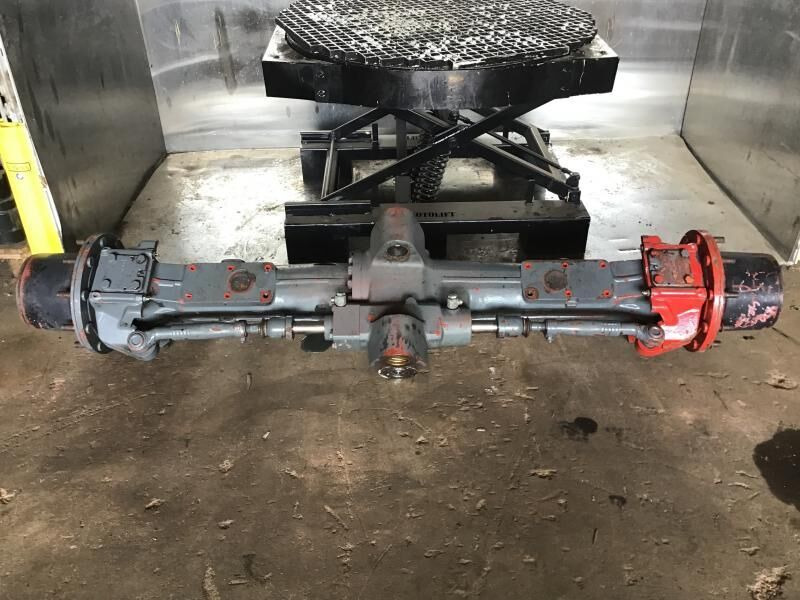 Liebherr APLB755 - Front axle: picture 1 Liebherr APLB755 - Front axle: picture 1