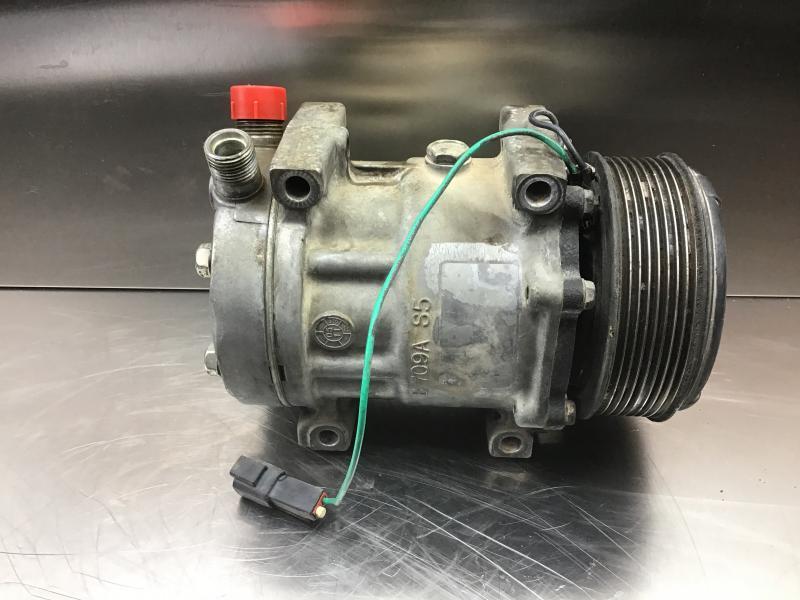 Liebherr Airco Compressor - A/C compressor for Construction machinery: picture 1 Liebherr Airco Compressor - A/C compressor for Construction machinery: picture 1