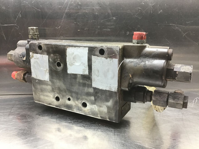 Liebherr Control Valve - Hydraulics: picture 1 Liebherr Control Valve - Hydraulics: picture 1