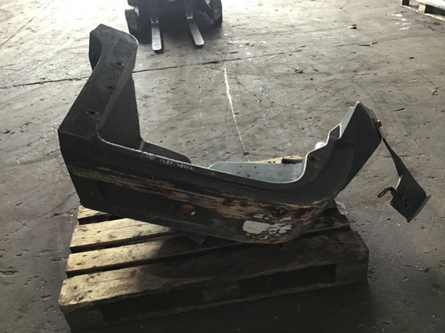 Liebherr Counterweight Left - Counterweight for Agricultural machinery: picture 2 Liebherr Counterweight Left - Counterweight for Agricultural machinery: picture 2