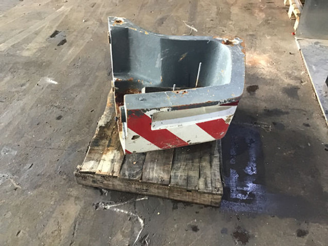 Liebherr Counterweight Left - Counterweight for Agricultural machinery: picture 2 Liebherr Counterweight Left - Counterweight for Agricultural machinery: picture 2
