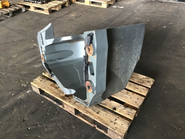 Liebherr Counterweight Left - Counterweight for Agricultural machinery: picture 5 Liebherr Counterweight Left - Counterweight for Agricultural machinery: picture 5