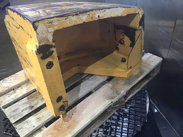 Liebherr Counterweight Right - Counterweight for Agricultural machinery: picture 4 Liebherr Counterweight Right - Counterweight for Agricultural machinery: picture 4
