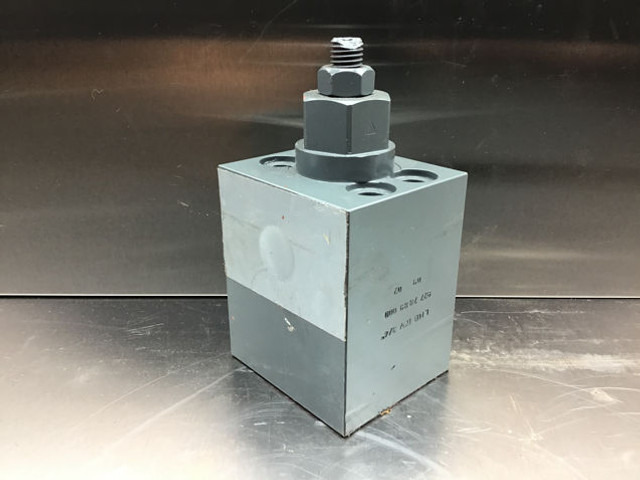 Liebherr Flow Regulating Check Valve - Engine and parts: picture 1 Liebherr Flow Regulating Check Valve - Engine and parts: picture 1