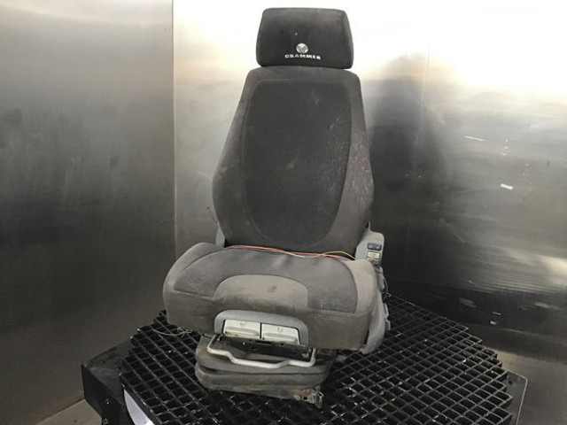 Liebherr L522 / L531 / L538 / L542 / L544 / L551 / L554 / L556 / L566 / L574 / L576 / L580 / L586 / L564 - Seat: picture 1 Liebherr L522 / L531 / L538 / L542 / L544 / L551 / L554 / L556 / L566 / L574 / L576 / L580 / L586 / L564 - Seat: picture 1