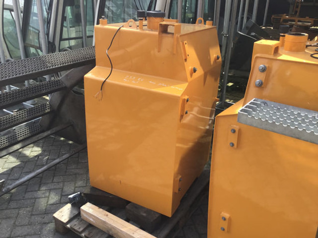 Liebherr - Fuel tank: picture 1 Liebherr - Fuel tank: picture 1