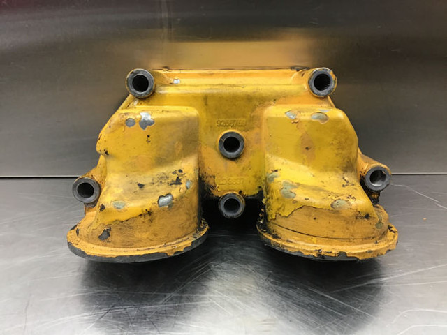 Liebherr Oil Filter Bracket - Engine and parts: picture 1 Liebherr Oil Filter Bracket - Engine and parts: picture 1